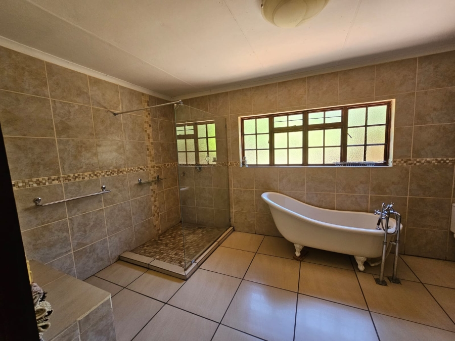 6 Bedroom Property for Sale in Buffelshoek AH North West